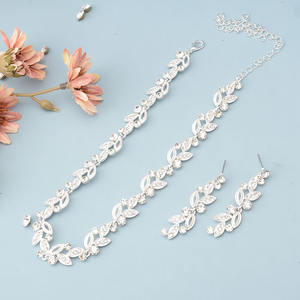 Accesorios de <span class=keywords><strong>vestido</strong></span> de diamantes de imitación con incrustaciones de calidad de lujo de gama alta, collar de cristal de gota de agua, conjunto de joyería - Product Image 3