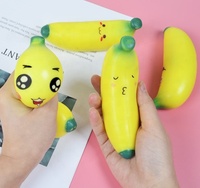 Lot de 4 jouets à presser en forme de fruits doux populaires jouets anti-stress pour réduire le stress