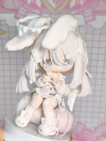 Figurine en vinyle personnalisée OEM, style boîte mystère, avec base de scène, modèle Long Ear Cream White Girl, pour cadeau