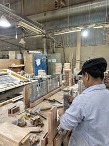 Porte de grange en bois massif style ferme, avec volet coupe-vent, pour décoration intérieure de salle de bain, design minimaliste, finition élégante - Product Image 3