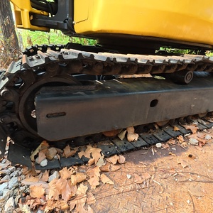 เครื่องจักรก่อสร้างจากโรงงานที่ประหยัดน้ำมันและทรงพลัง รถขุดไฮดรอลิกแบบตีนตะขาบ โคมัตสึ SK35SR มือสอง ขนาด 3.5 ตัน - Product Image 6