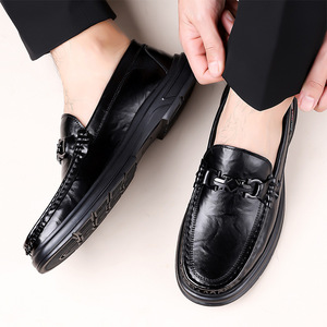 Mocassins en cuir pour hommes, bout rond, semelle en caoutchouc antidérapante, chaussures de conduite décontractées, couleur unie, décoration à boucle - Product Image 3