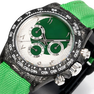 Nouvelle montre circulaire en fibre de carbone verte et blanche 2025 – Couleurs vives idéales pour les soirées sur yacht et les vacances haut de gamme - Product Image 3