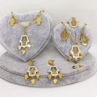 Ensemble de Bijoux 4 Pièces Tendance en Acier Inoxydable, Pâte Polymère et Diamants, Chiffres Romains, Style Cubain : Collier, Bracelet, Boucles d'Oreilles et Bague pour Femme