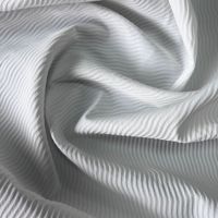 Tissu de base 100% polyester à rayures ondulées imprimées numériquement en 3D, grand jacquard élégant et résistant à l'abrasion