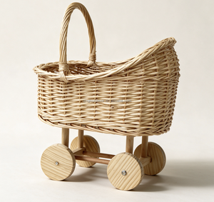 Panier <span class=keywords><strong>en</strong></span> saule fabriqué <span class=keywords><strong>en</strong></span> usine avec poignée, poussette pour poupée <span class=keywords><strong>en</strong></span> <span class=keywords><strong>osier</strong></span> avec roues, <span class=keywords><strong>chariot</strong></span> pour poupée avec pieds KD - Product Image 1