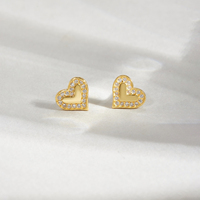Anting-anting stud berbentuk hati berbingkai zirkonia kubik halus berkilauan, berlapis rhodium emas 18K, perak 925, perhiasan berkualitas tinggi FUAMAY