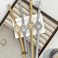 Montre à quartz pour femme sertie de diamants, boîtier en alliage, bracelet en acrylique, cadran à aiguilles, résistante à l'eau 30M, luxe léger, vintage
