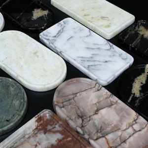 Plateau rectangulaire en marbre luxueux et moderne avec surface polie, idéal pour la présentation de bijoux et de cosmétiques. Vente en gros. - Product Image 4