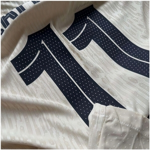 Conjunto de Camisetas de Fútbol Personalizadas del Real Madrid al por Mayor, Tallas 25 y 26, para Adultos, Provenientes de Tailandia, con Posibilidad de Imprimir Nombres y Números, Ropa Deportiva - Product Image 1