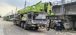 Grue mobile d'occasion Zoomlion 80 tonnes à flèche télescopique, moteur Weichai, pompe hydraulique Hengli, moteur, boîte de vitesses Kato, modèle 2020, 42M - Product Image 3