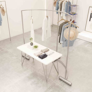 Support d'affichage de vêtements en métal chromé moderne de marque reconnue, fabriqué par OEM, pour les magasins de vêtements et les centres commerciaux - Product Image 6