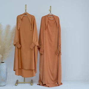 Vente en gros Abaya musulmane en satin uni, étiquette tissée personnalisée, longue robe de jilbab de prière avec logo brodé <span class=keywords><strong>pour</strong></span> <span class=keywords><strong>maman</strong></span> et enfants - Product Image 5