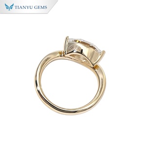 Anillo de Diamante Cultivado en Laboratorio con Tallo Curvo Personalizado de Tianyu Gems, Oro Sólido de 10K, Anillo de Compromiso, Color de Piedra y Anillo Personalizables - Product Image 3