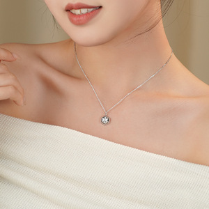 Collier Pendentif Cube Géométrique Creux en Argent Sterling S925, Simple et Unique, pour Femme, Tenue Quotidienne, Cadeau Élégant, Chaîne de Clavicule - Product Image 5