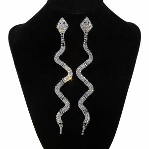 ต่างหูทรงหยดน้ำสไตล์ยุโรปอเมริกัน ดีไซน์งู ยาว ประดับตกแต่งแบบใหม่ สำหรับงานปาร์ตี้ - Product Image 5