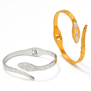 Acero inoxidable moda oro serpiente forma <span class=keywords><strong>Animal</strong></span> brazalete en forma de C encanto serpiente pulseras para Mujeres Hombres