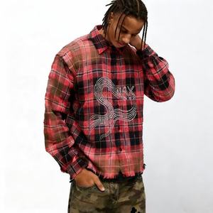 เสื้อเชิ้ตแขนยาวผ้าฝ้ายลายสก็อตสไตล์วินเทจฟอกสีแบบทำสีซีดจางประดับคริสตัลสำหรับผู้ชายสั่งตัดได้จากโรงงาน - Product Image 2