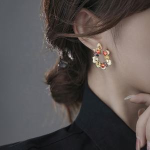 ต่างหูทรงตัวยู สไตล์นางฟ้าสุดหรู สำหรับฤดูใบไม้ผลิและฤดูร้อน ชุบทองแดงเคลือบทอง ประดับด้วยพลอยสีและเพชรซิร์คอนทรงเรขาคณิต - Product Image 4