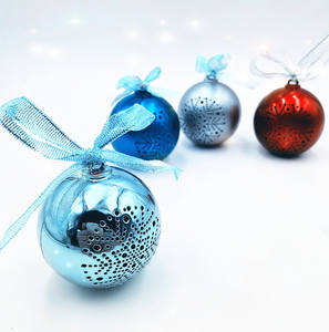 Offre à Durée Limitée : Enceinte Bluetooth Portable en Forme de Boule de Noël avec 10 Chansons Intégrées - Product Image 3