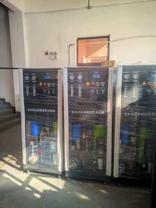 نظام تنقية المياه بالتناضح العكسي من الفولاذ المقاوم للصدأ مع مضخة PLC متعددة الجهد (110/220/380 فولت) لتحلية المياه بسعة 250 لتر/ساعة - Product Image 3