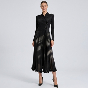 Robe longue plissée asymétrique style blazer pour femme, avec boutons floraux 3D, ourlet festonné, inspirée Miyake, collection automne, directement de <span class=keywords><strong>l</strong></span>'usine - Product Image 3