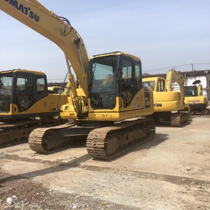 Excavatrice d'occasion Komatsu PC130 de 13 tonnes, Komatsu PC130-7, pelle sur chenilles hydraulique de 13 000 kg, faible nombre d'heures, usage intensif, à vendre - Product Image 2