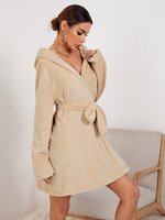 Peignoir d'hiver à capuche avec ceinture brodé de lettres Peignoir en molleton Peignoir mignon en flanelle pour femmes Robes personnalisées pour femmes