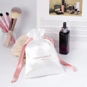 Pochette de rangement pour extensions de cheveux avec logo personnalisé, sacs d'emballage pour perruques, sacs à cordon en satin noir pour mèches de cheveux, sacs cadeaux pour mèches de cheveux - Product Image 3