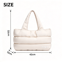 Sac à main matelassé doux et moelleux pour femmes, grand sac à bandoulière en nylon, sac de shopping léger, logo personnalisé disponible