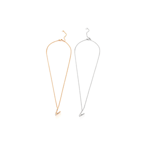 Collana con Ciondolo a Forma di Lettera V con Diamante Angelina, Catena Minimalista in Acciaio Inossidabile, Unisex per Uso Quotidiano - Product Image 4