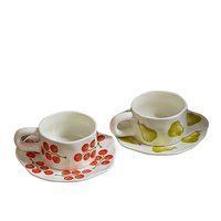 Tasse et soucoupe en céramique style peinture à l'huile vintage, motif pastoral de fruits (tomate et poire)