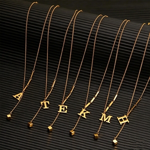 Collana con Lettera Iniziale Y in Acciaio Inossidabile Placcato Oro 18K - Ciondolo Cubo Delicato Impermeabile, Gioiello Personalizzato Regalo - Product Image 6