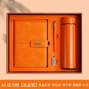 Set de Oficina Definitivo con Libreta, Vaso Térmico, Bolígrafo y Llavero en Estuche de Cuero Premium - Product Image 5