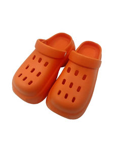 महिलाओं की एंटी स्लिप ऊंचाई वाले मोटे मोटे मोटे तौर पर छिद्रित जूते, ठोस रंग, बाहरी रूप से पहना जा सकता है, पैर की टोपी चप्पल - Product Image 5