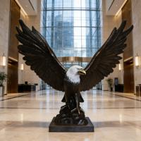 Statue d'aigle chauve 3D grandeur nature durable, faite à la main, en cuivre antique, résistante aux intempéries, avec placage anti-corrosion, personnalisable pour l'immobilier