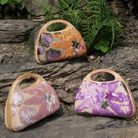 Sac à main en bois avec broderie perlée faite à la main |   Sac à main de soirée vintage de luxe à sequins floraux avec chaînes de perles légères
