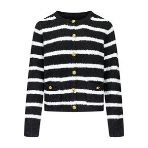 <span class=keywords><strong>Cardigan</strong></span> da donna in misto <span class=keywords><strong>lana</strong></span> a righe | Bottoni e tasche applicate color oro | Girocollo corto | <span class=keywords><strong>Nero</strong></span> bianco | in Stock - Product Image 1