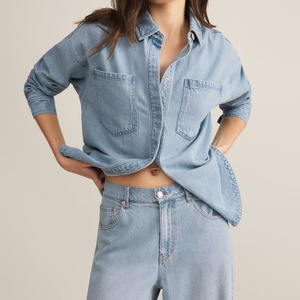 ชุดยีนส์ลำลองผ้าฝ้าย 100% สำหรับผู้หญิง พร้อมโลโก้แบบกำหนดเอง แจ็คเก็ตสีอ่อนพร้อมกางเกงยีนส์ทรงหลวม ชุด 2 ชิ้น - Product Image 2