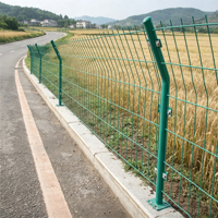 Grillage de clôture moderne pour barrière de sécurité extérieure, isolation de sécurité pour autoroutes et voies ferrées, et clôtures de terrains, de cours et de fermes