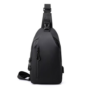 Bolso de Pecho de Lujo para Hombre de Alta Calidad, Bolso de Hombro de Diseño Impermeable con Carga USB para Hombre - Product Image 1