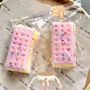 MXL Novelty - Galletas de Sándwich de Juguete, Juguetes de Goma TPR de Rebote Lento, Juguete Suave para Aliviar la Ansiedad y la Presión, para Mayores de 14 Años - Product Image 2