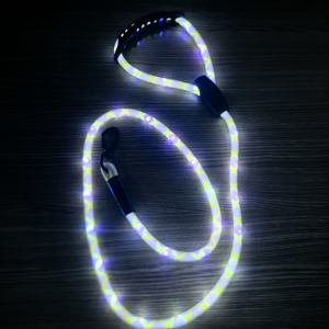 2025 nuevo diseño RGB tipo C LED correa de perro patrón a cuadros decoración de plumas seguridad resistente al agua luz intermitente estilo Simple - Product Image 4