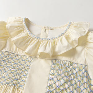 Robe en coton smockée pour enfants de marque de luxe classique, faite à la main, col à volants, manches régulières, unie, été, bébé fille, tous les jours - Product Image 3