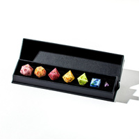 Jeu de 7 dés iconiques colorés en acrylique transparent de luxe personnalisé dés à arête vive avec chiffres en argent pour jeux de rôles