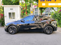 Tesla Model Y SUV électrique avec transmission intégrale, autonomie de 593 km et puissance de 220 kW