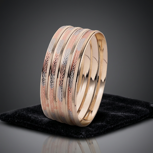 Juego de Brazaletes Modernos Chapados en Tres Tonos al por Mayor, Juego de Brazaletes de Latón Multitono, Joyería de Brazaletes de Moda, Juego de Brazaletes Tricolor - Product Image 3