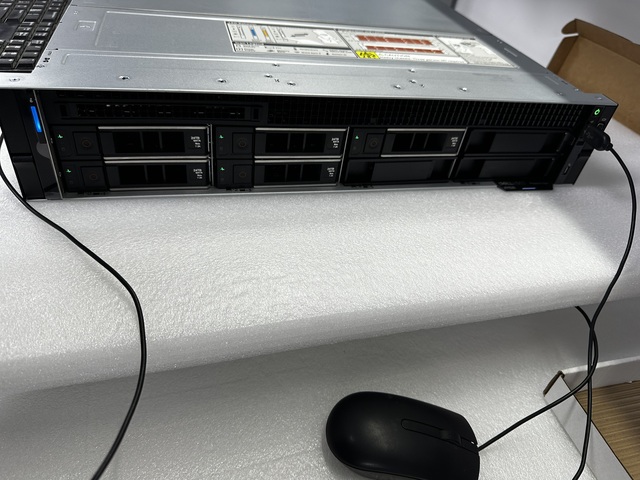 R7725 2U Dual Socket Rack Server AMD EPYC 9005 24 DDR5 Slots 24 SFF NVMe PCIe 5.0