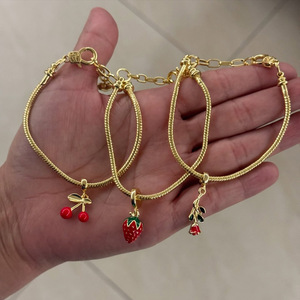 สร้อยข้อมือซีรีส์ผลไม้สีสันสดใส รุ่นปาร์ตี้กิ๊ฟ สตรอว์เบอร์รี เชอร์รี ดีไซน์หยดน้ำมัน ติดทนนาน แฟชั่นใหม่สำหรับงานปาร์ตี้ - Product Image 2