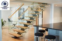 Escalier central préfabriqué sur mesure avec marches en bois modernes, poutre simple en acier, escalier flottant et garde-corps en verre pour hall de maison